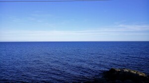 il mare dinanzi albenga visto dal treno