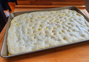 focaccia genovese prima della cottura in forno